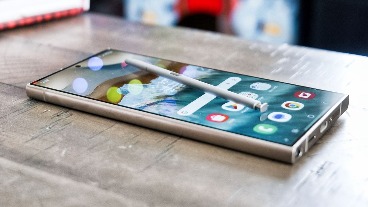 Featured image for Samsung Galaxy S24 Ultra: Understanding the Display Issues