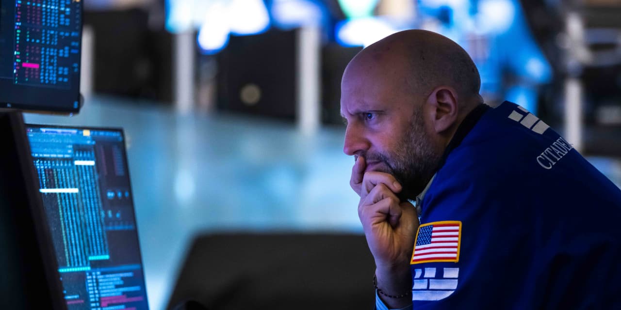 Featured image for Mixed Signals: Stocks React to Economic Data and Earnings Reports