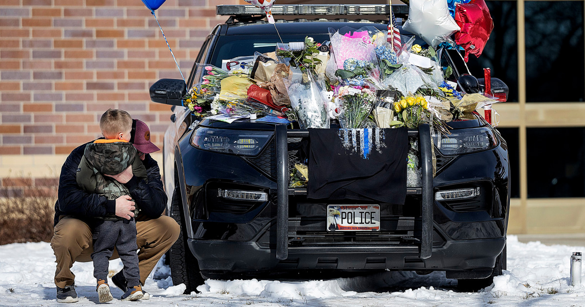 "Minnesota Shooter with History of Gun Loss Commits Suicide After Killing 2 Officers and Paramedic"