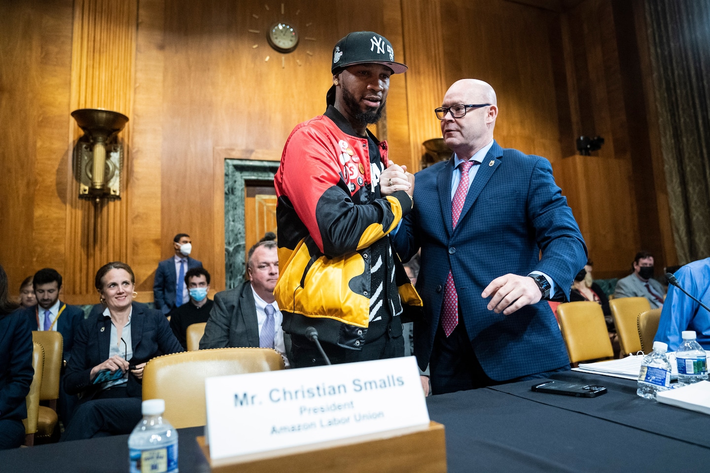 Featured image for Amazon Labor Union Seeks Teamsters Affiliation