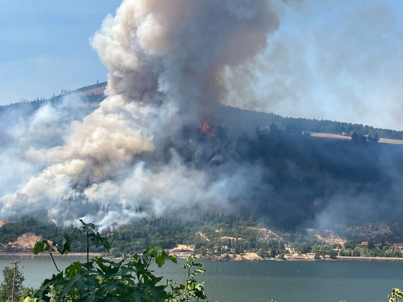 "Multiple Wildfires Threaten Hood River Area, Prompting Evacuations"