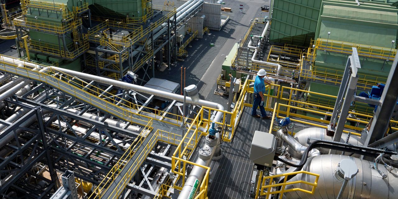 Banking Industry Faces Fluctuating Market Conditions.