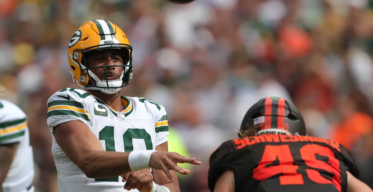 Packers' Offensive Struggles and Key Mistakes in Loss to Browns