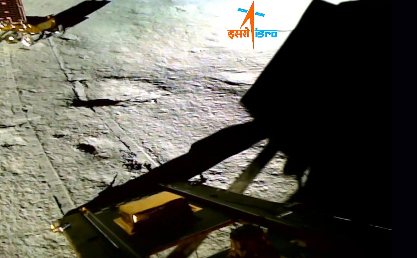 Featured image for Chandrayaan-3 Explores Moon's South Pole with Efficiency