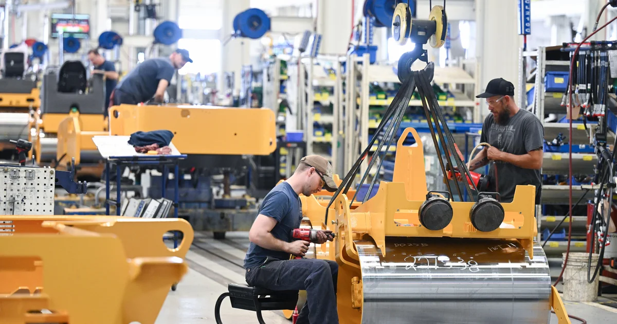 Featured image for U.S. Manufacturing Jobs Decline Amid Trade Tensions