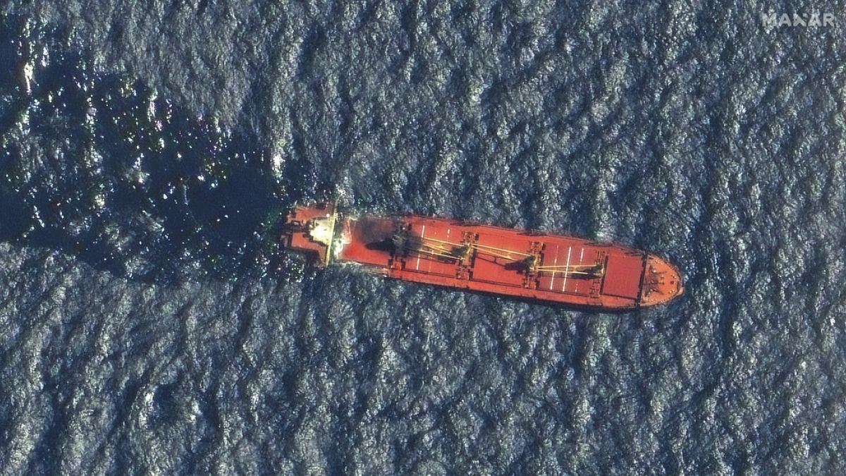 "Environmental Crisis: Houthi Attacks and Ship Sinkings in the Red Sea"