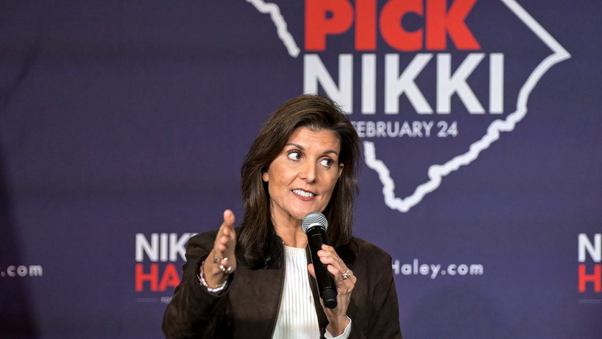 "Trump Dominates South Carolina Poll as Haley Aims to Defy Odds"