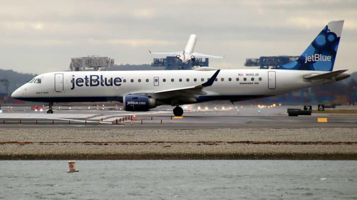 "Close Call: Investigation Launched After Near Collision at Reagan National Airport"