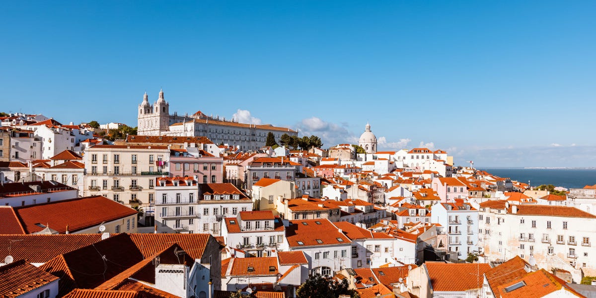 Featured image for "Surge in Wealthy Americans Seeking Foreign Residency and Citizenship"