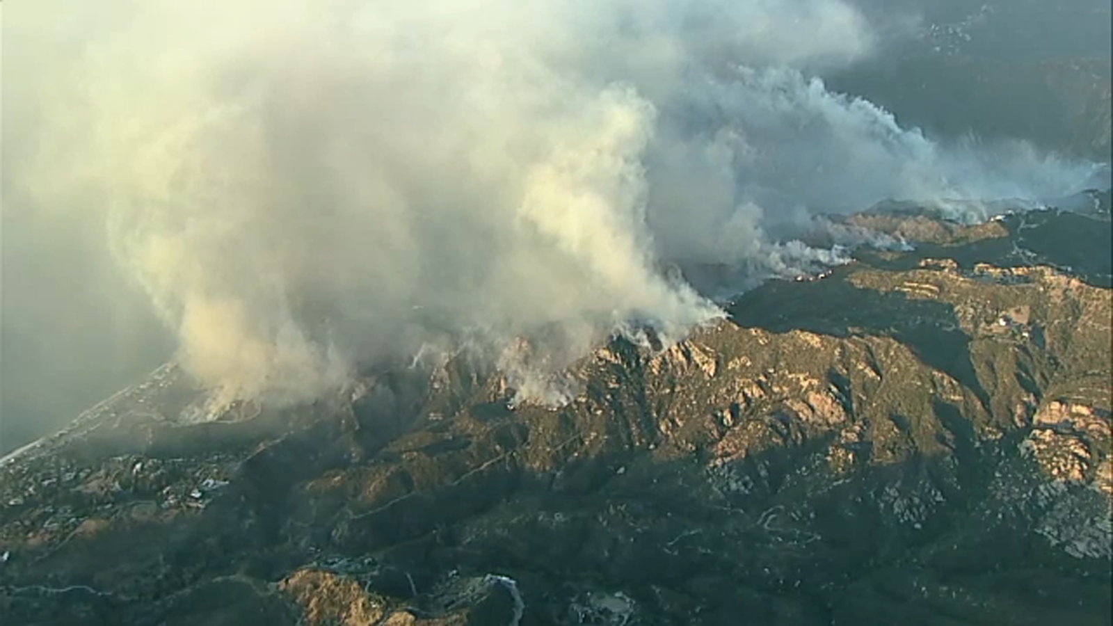 Featured image for Franklin Fire Forces Evacuations as It Rapidly Expands in Malibu