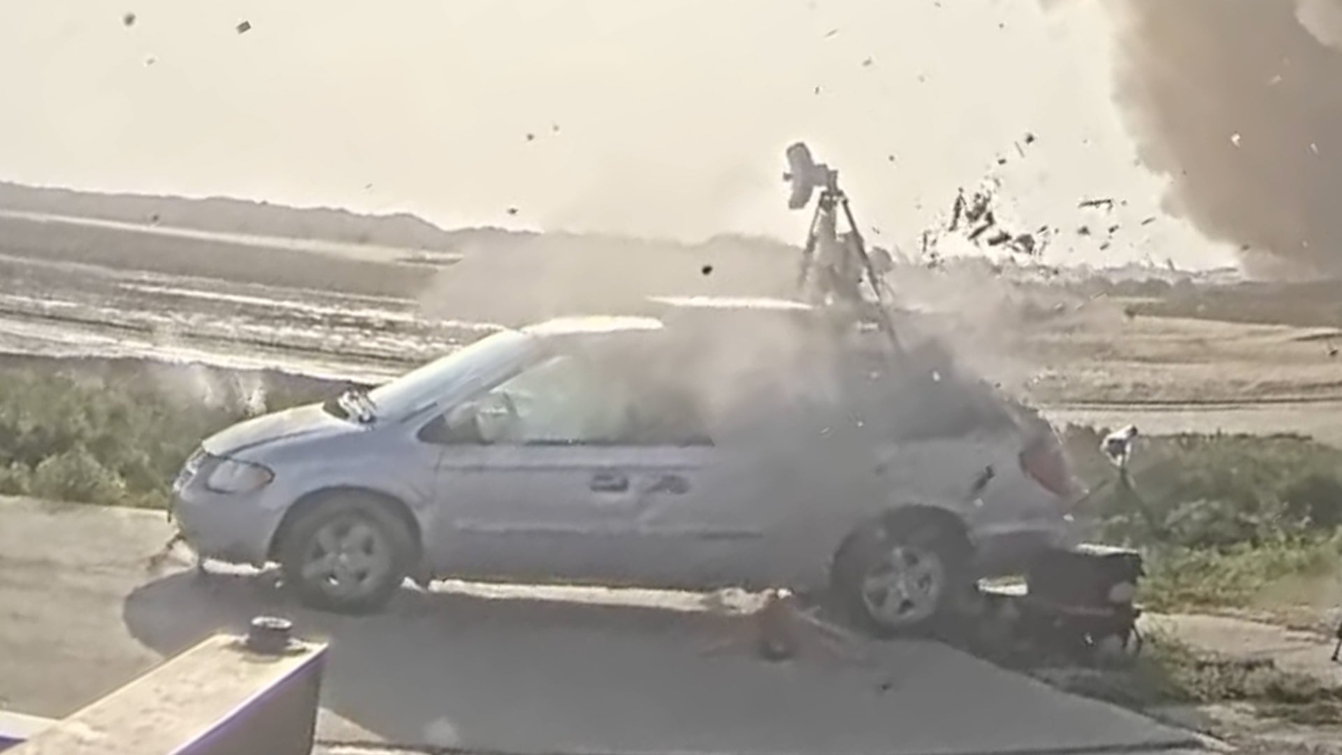 "Explosive Destruction: SpaceX Starship Launch Ends in Flying Debris and Losses"