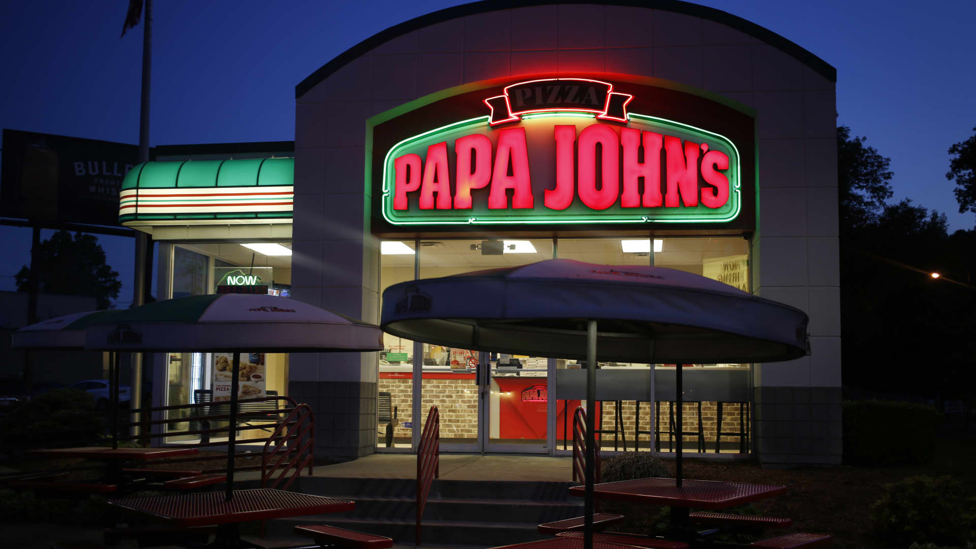 Featured image for Papa John's Shares Drop After Apollo Withdraws Takeover Bid