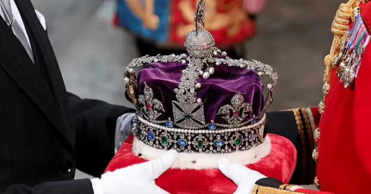 "South Africans demand return of diamonds from UK crown jewels"