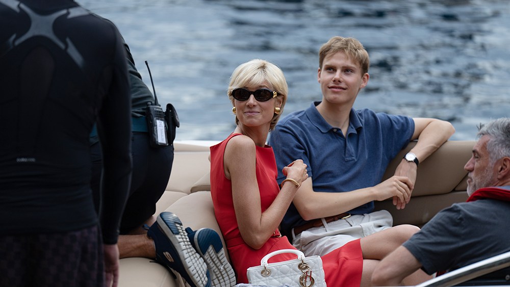 Featured image for Elizabeth Debicki Opens Up About Invasive Fake Paparazzi on 'The Crown' Set