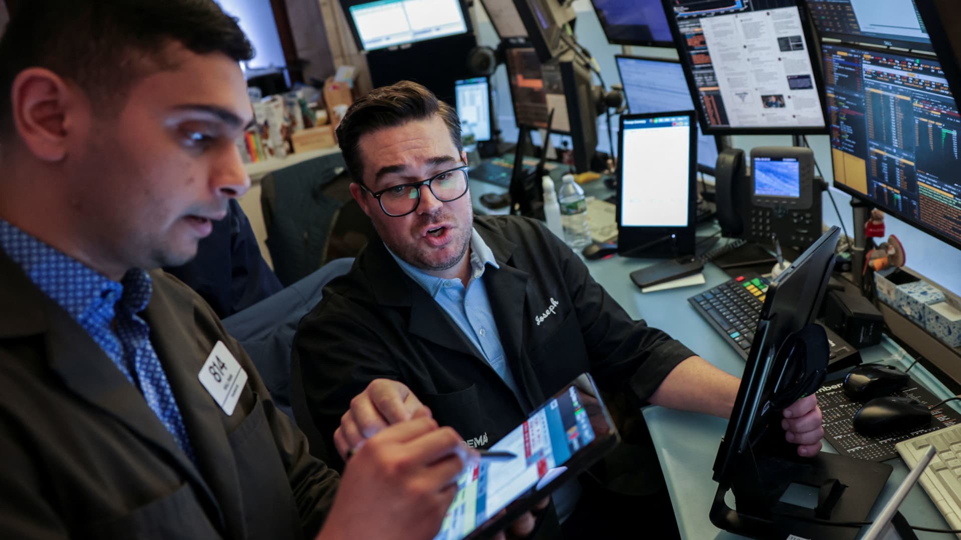 Featured image for Stocks Reach Record Highs Amid Mixed Economic Signals