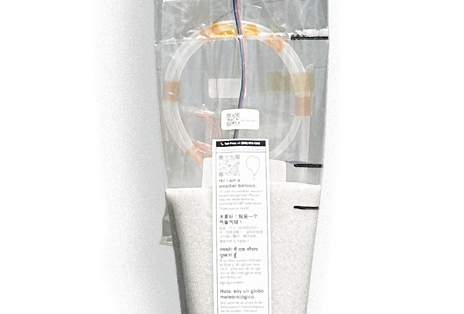 Featured image for Weather Balloon Likely Cause of Windshield Damage on United Flight