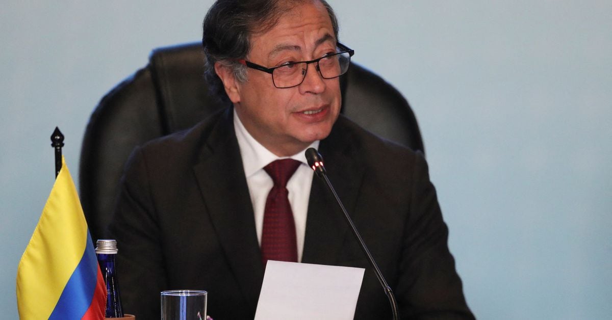 Featured image for Colombian President Calls for Cabinet Resignation and Congress Reform.