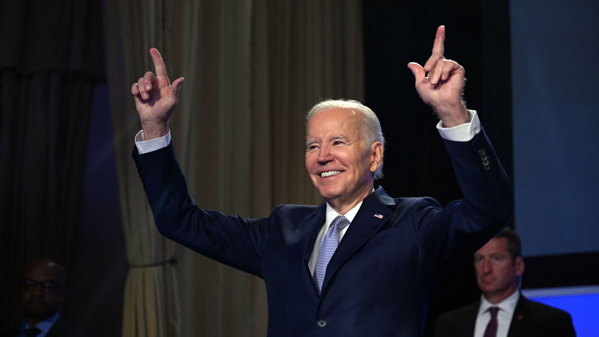 Biden's NYC Fundraiser and 2024 Prospects: A Political Analysis.