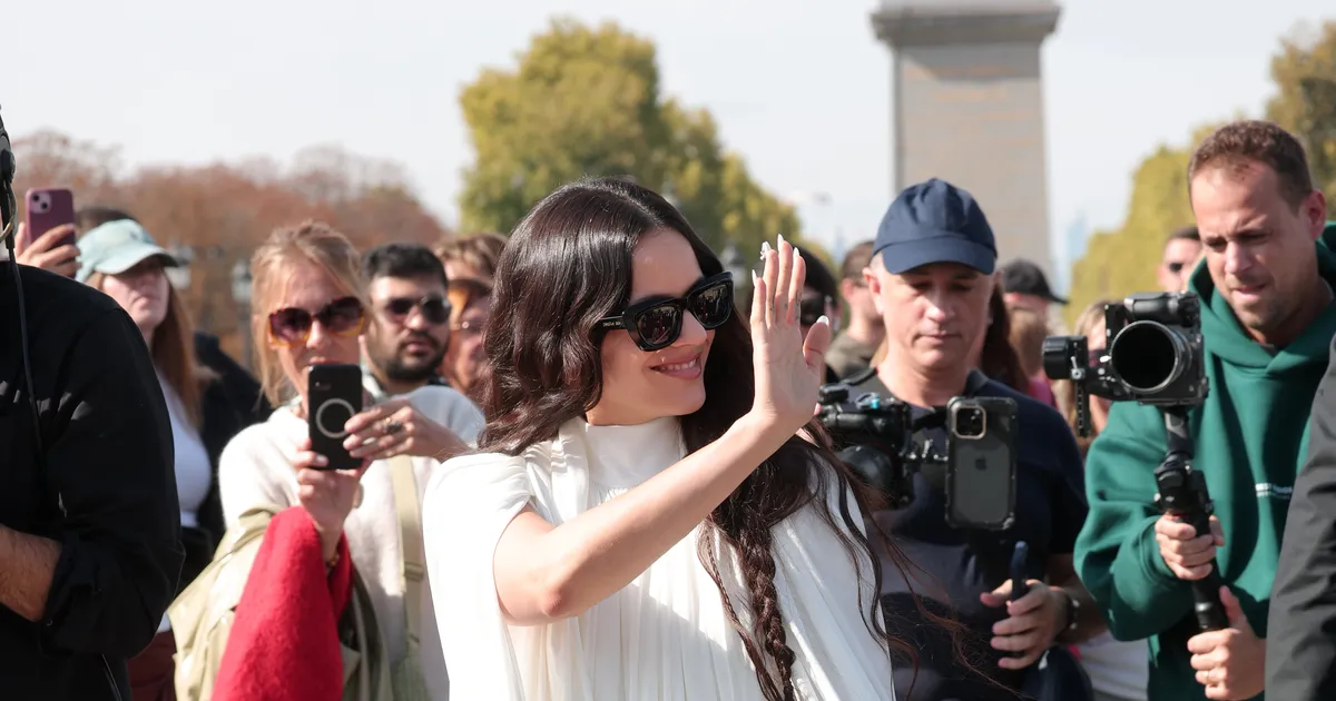 Featured image for Jonathan Anderson's Dior Debut Sparks Fashion Week Buzz