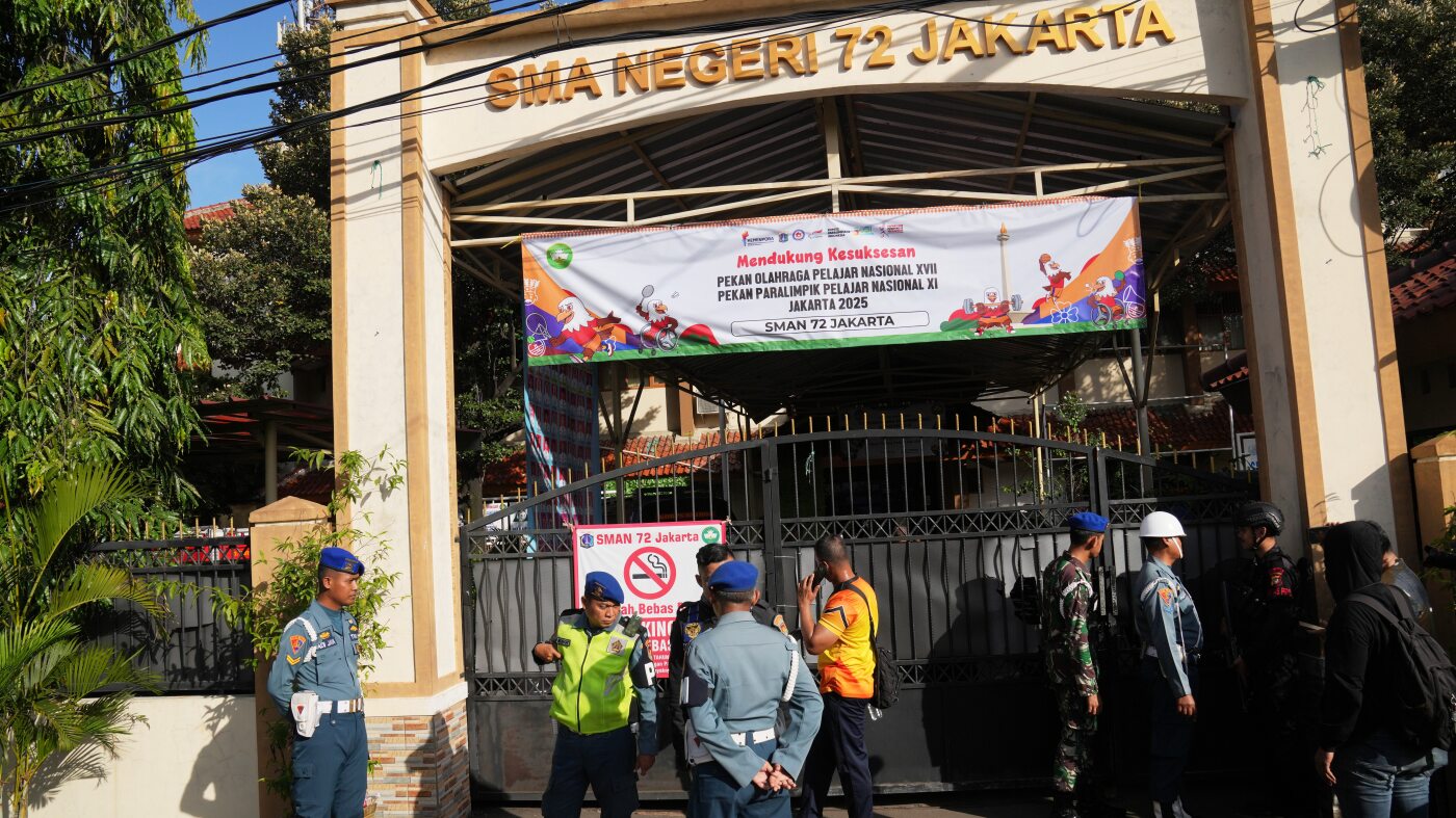 Featured image for Dozens Injured in Mosque Blast at Indonesian High School