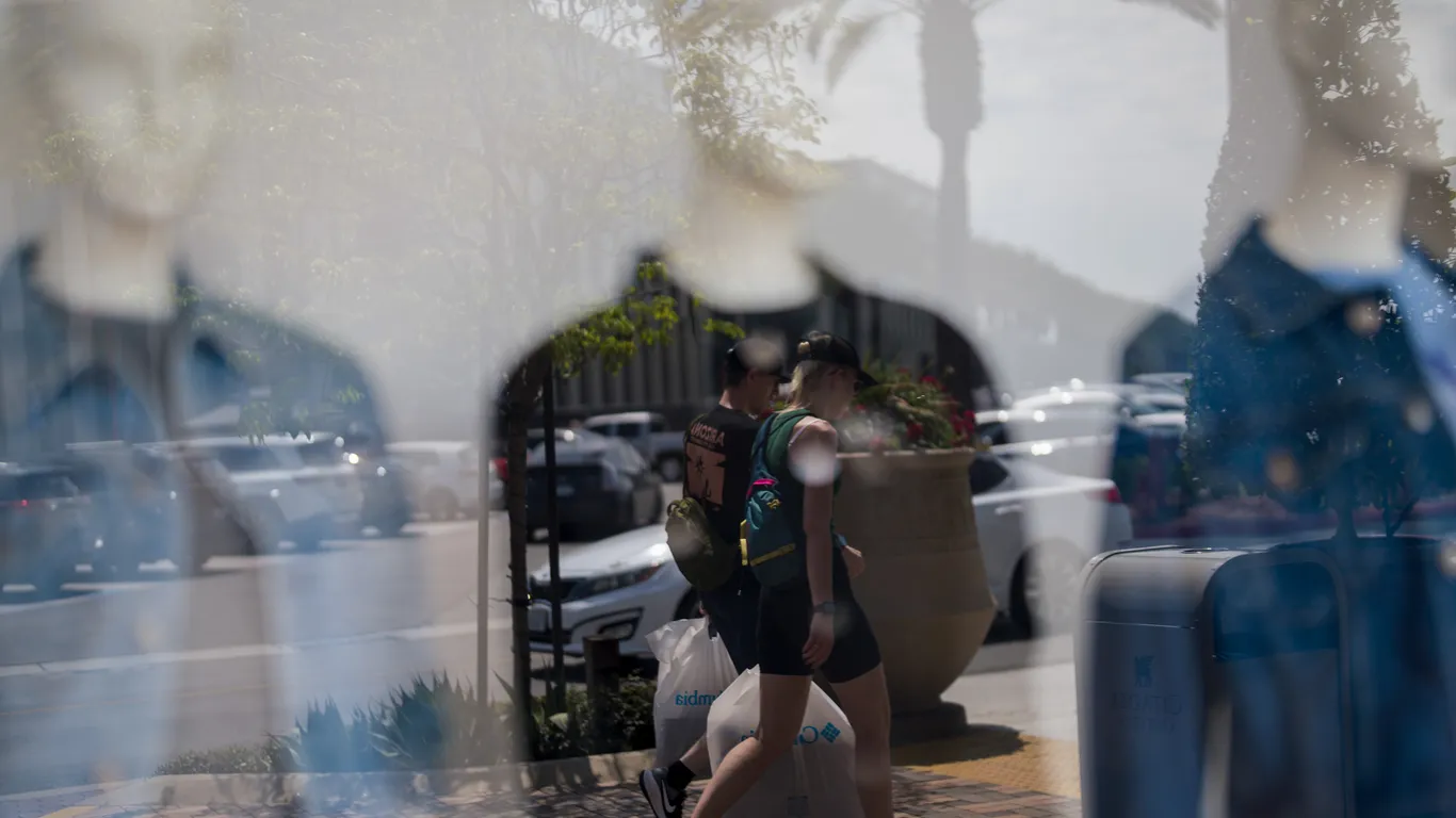 Featured image for US Economy Shows Resilience Amid Sticky Inflation and Market Gains