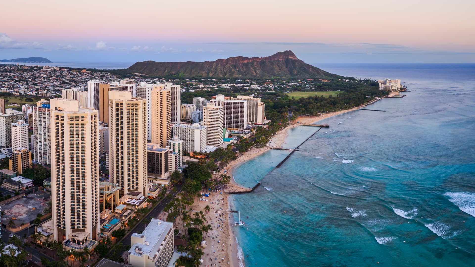 Featured image for "Honolulu Leads U.S. in 1-Bedroom Rent Hikes"