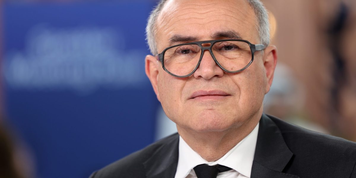 Wall Street's Dr. Doom Predicts Short and Shallow Recession, Contradicting Previous Collapse Forecast