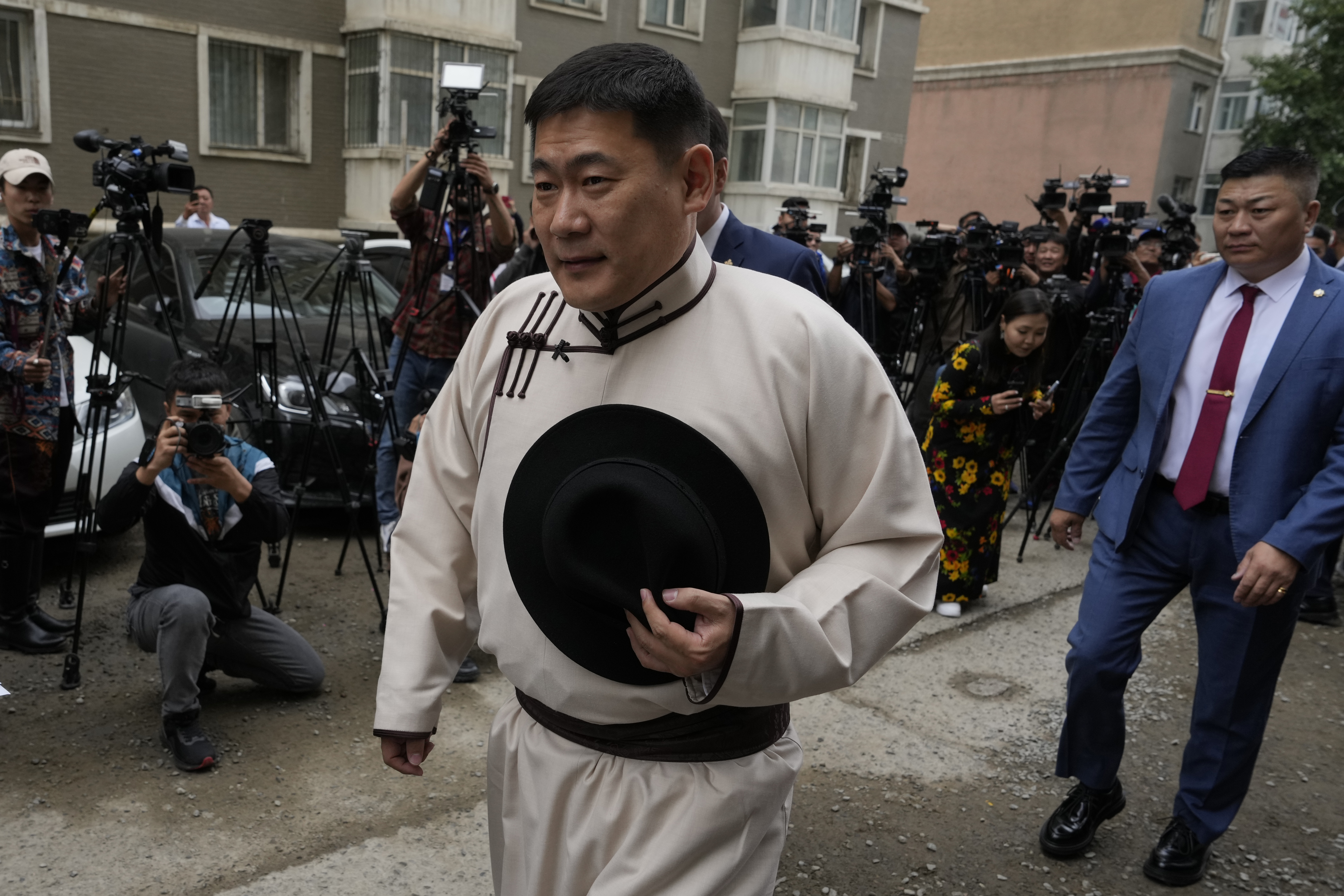 Mongolian Prime Minister Resigns Amid Political Crisis and Protests