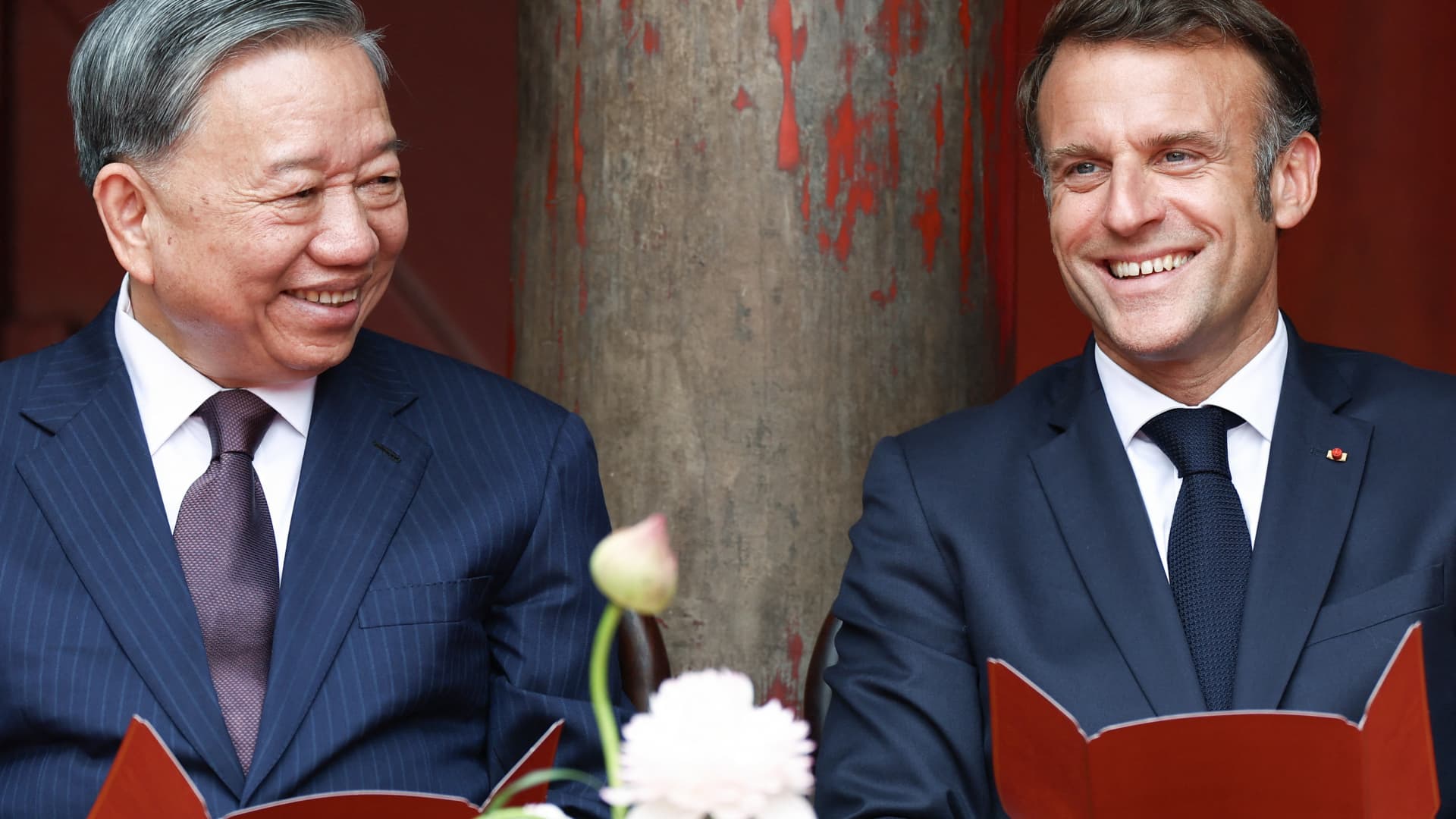 Featured image for Europe Responds to Trump Tariffs with Delays and Negotiations