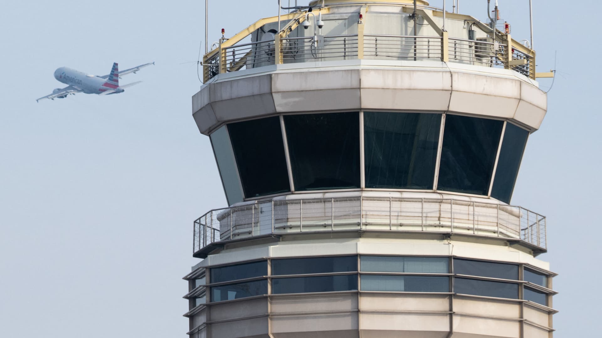 Featured image for FAA Implements Measures to Prevent Close Calls in Air Traffic Control