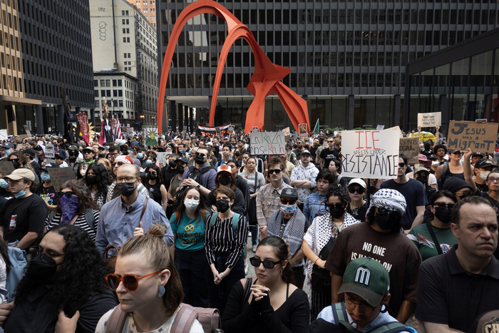 Featured image for Chicago Faces Large-Scale Anti-ICE Protests and Incidents