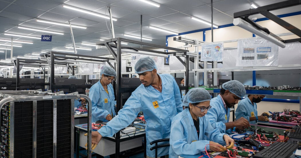 Featured image for Apple Shifts iPhone Production from China to India Amid U.S. and Trump Policies