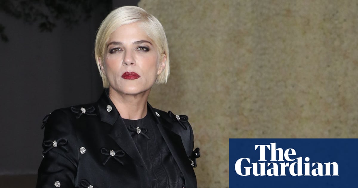 Featured image for Selma Blair Issues Apology for Islamophobic Comments