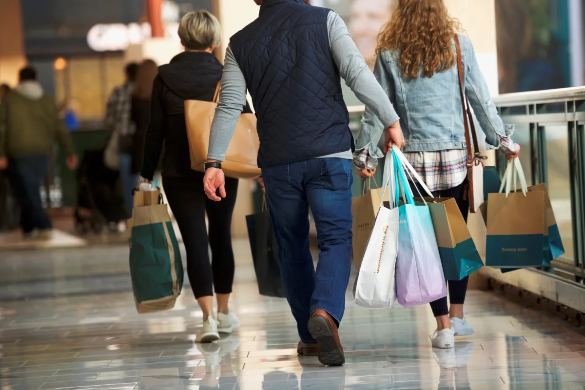 "Steepest Decline: US Retail Sales Plummet in January 2023"