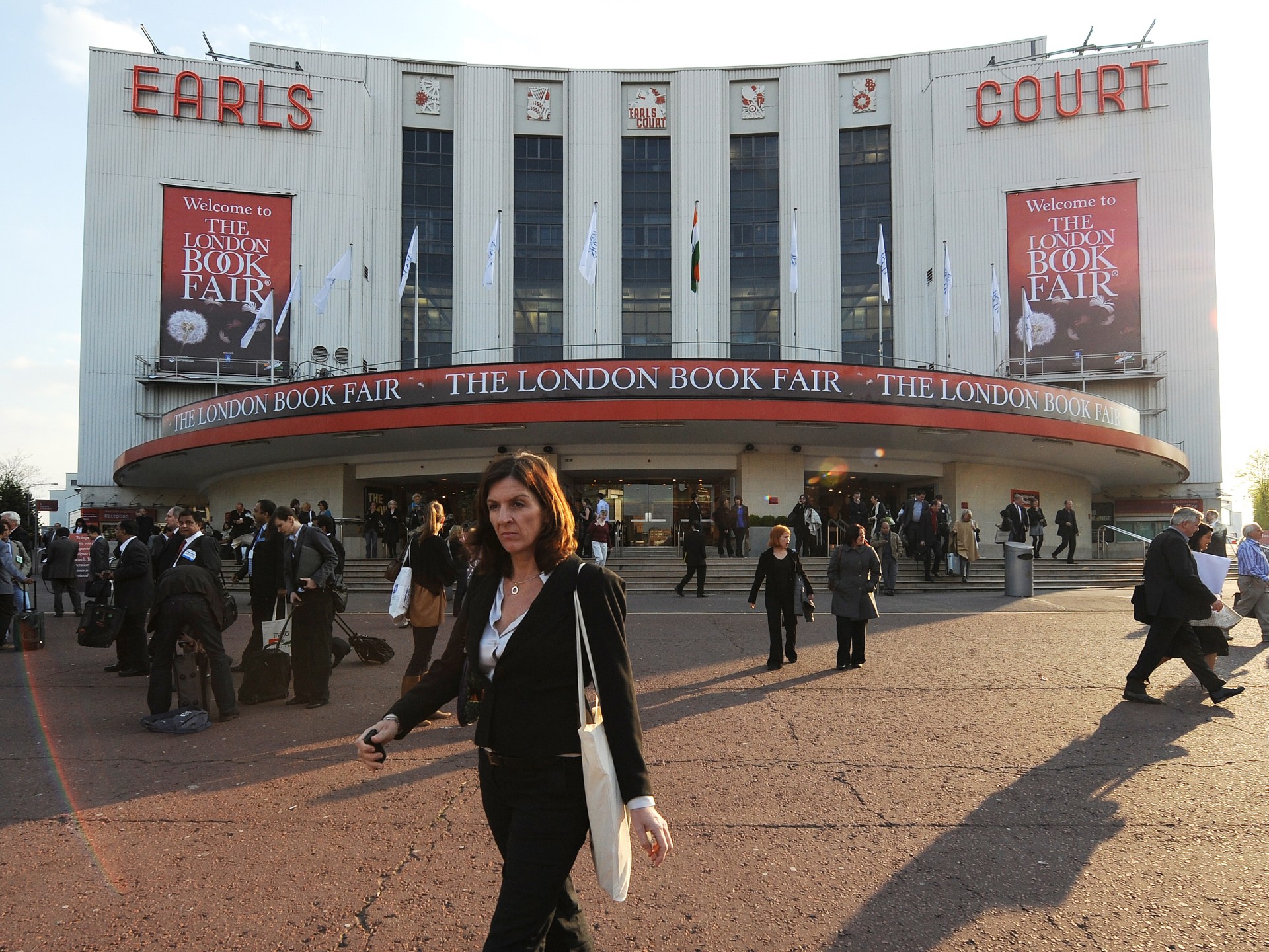 Featured image for Controversy Surrounds UK Police Arrest of French Publisher on Terrorism Charges