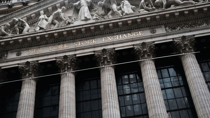 Dow Hits Record High Amid Rate Cut Optimism and Political Turmoil