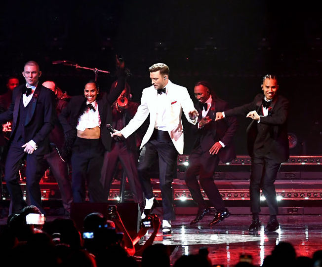 "Justin Timberlake's Epic Performance at Fontainebleau Las Vegas Leaves Audience in Awe"