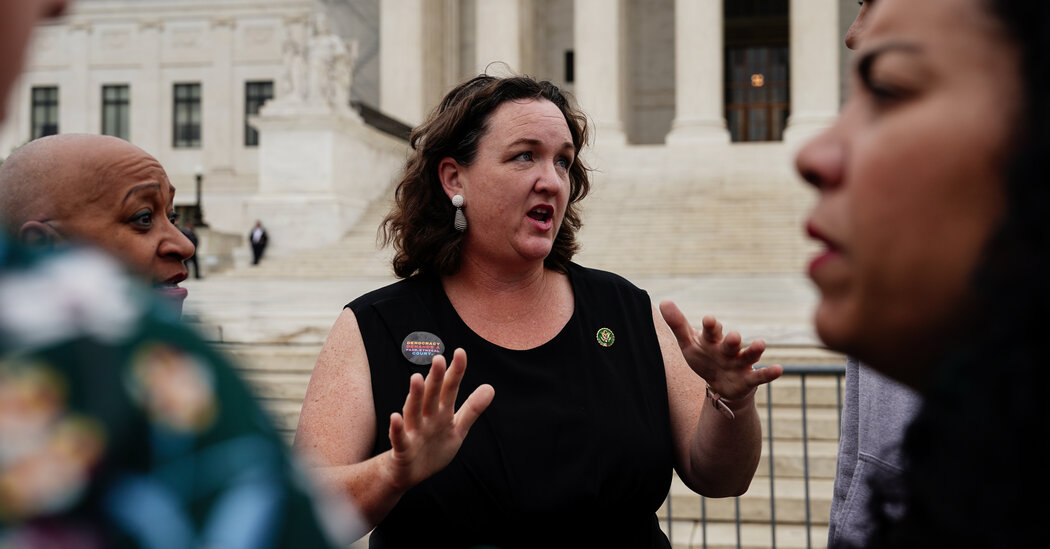 Featured image for Katie Porter's Viral Moments Shake Up California Governor's Race