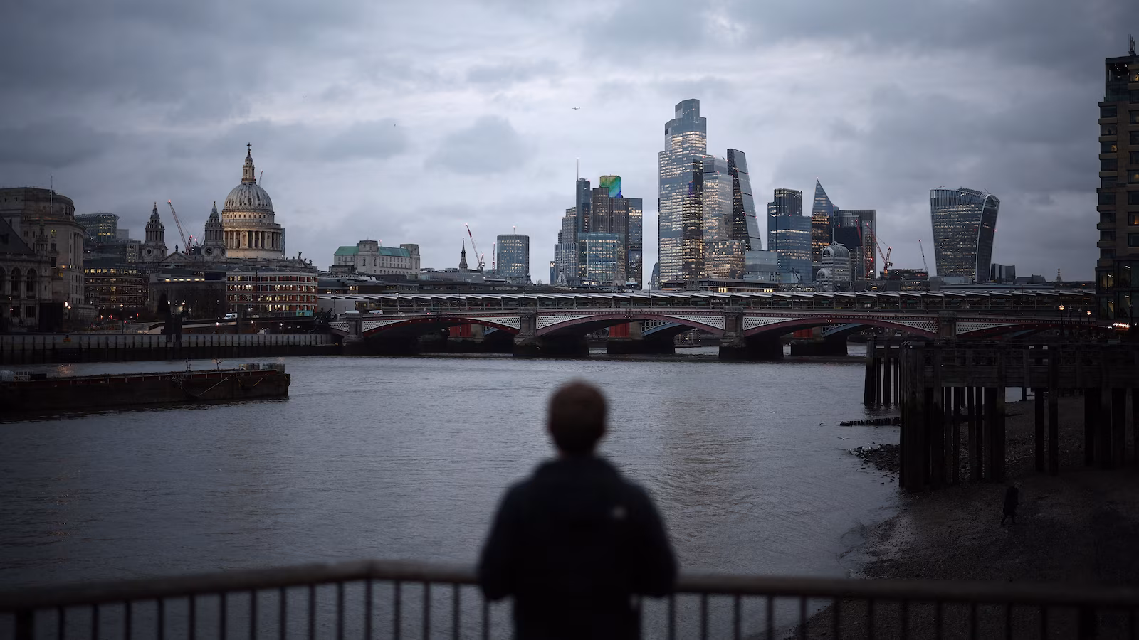 Featured image for Fishermen and Ecologists Hope for Thames Revival Amid Sewer Upgrades