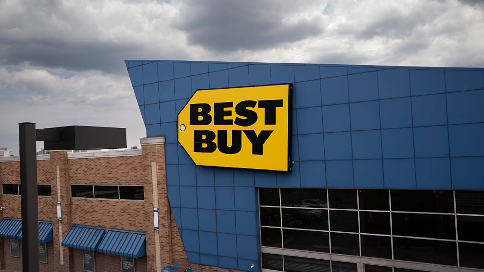 Featured image for Best Buy Introduces Third-Party Marketplace to Boost Sales