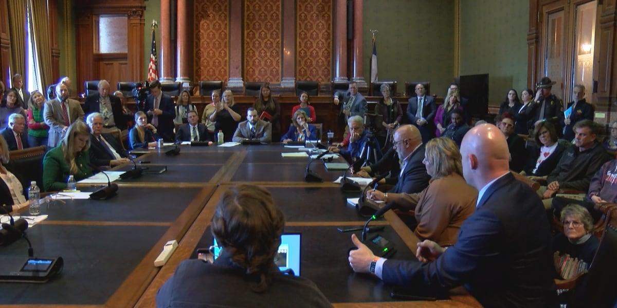 Featured image for Iowa Residents React to Governor Reynolds' AEA Reform Proposal