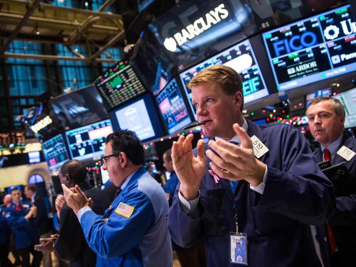 "Market Hits New High on Rate Cut Optimism and Tech Surge"