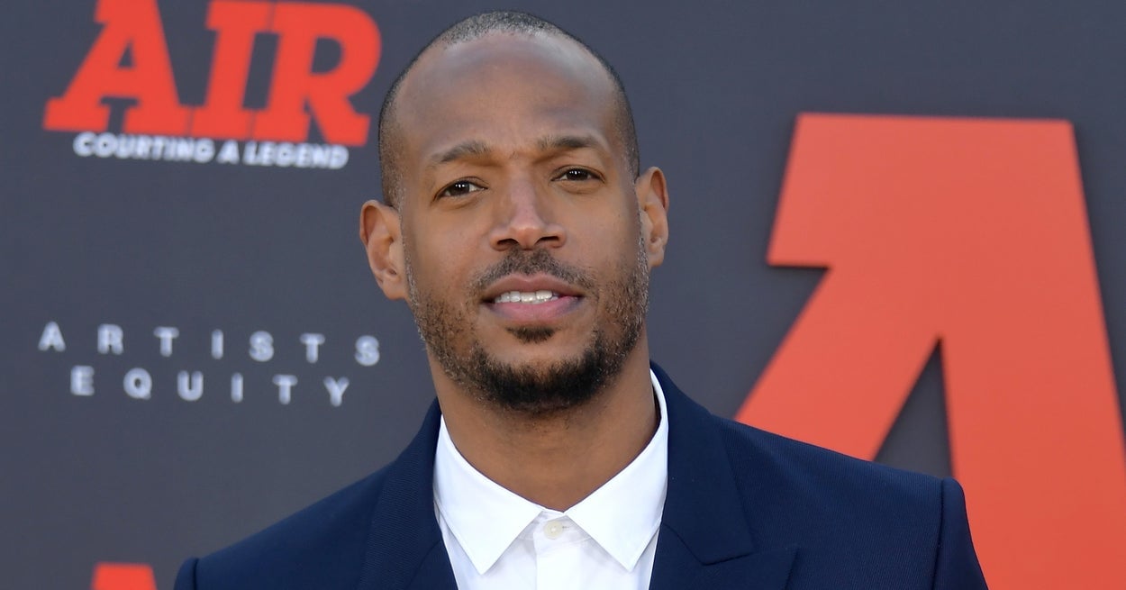 Featured image for Marlon Wayans accuses United Airlines of harassment and poor treatment.