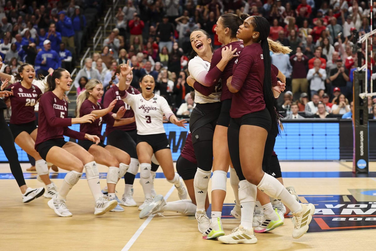 Featured image for Texas A&M and Kentucky advance to volleyball final after semifinal wins