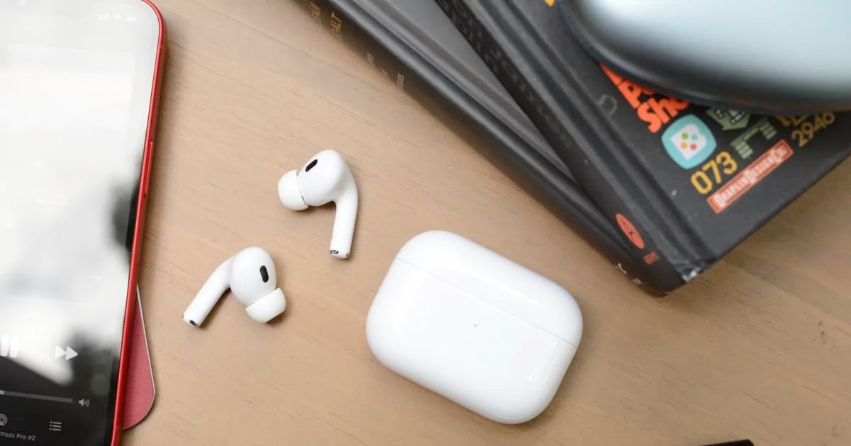 Featured image for Tech Deals: AirPods Pro, Galaxy Buds 2 Pro, AirPods 3, and Beats Fit Pro on Sale!