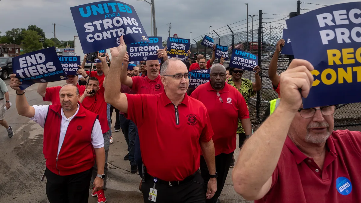 UAW Members Rally in Picketing at Stellantis Plant