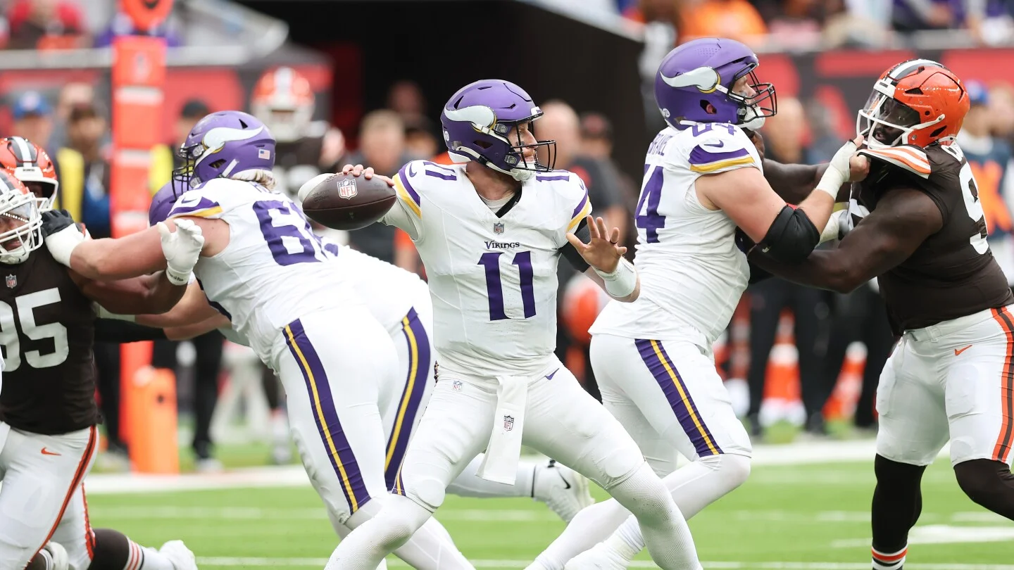 Carson Wentz to Start for Vikings Against Eagles in Week 7