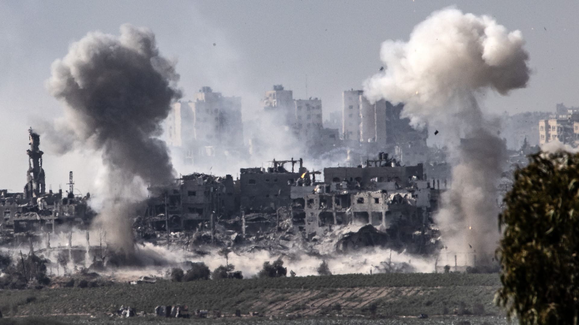 "Netanyahu's Hostage Demand Delays Ceasefire as Gaza Telecom Services Suffer"