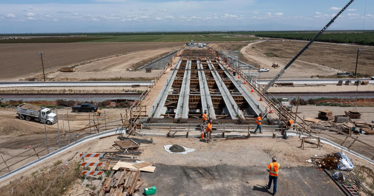 "Biden's Historic Rail Investment: Boosting Connectivity and Efficiency Nationwide"