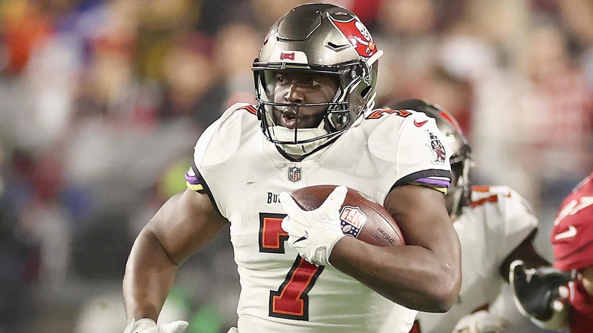 Featured image for "Bills Bolster Backfield with Signing of Leonard Fournette to Practice Squad"